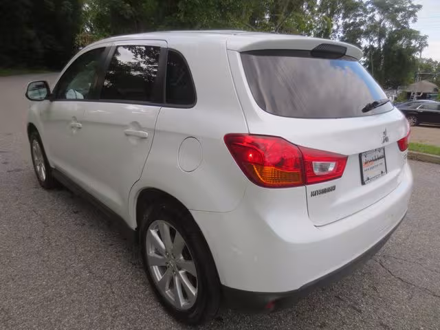 2015 Mitsubishi Outlander - 4A4AR3AW4FE055408 - Image #4